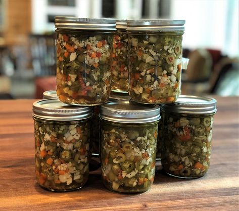 Canning Giardiniera Recipe, Chicago Style Giardiniera Recipe, Giardiniera Recipe, Canning Vegetables, Relish Recipes, Italian Beef, Pickled Veggies, Chicago Food, Pickled Vegetables