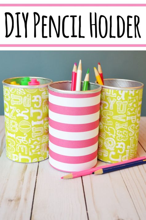 Looking for an inexpensive art supply storage idea? Save one of those medium sized Pringles cans and turn it into a cute little DIY pencil holder for your desk. It's a great kids activity to help them organize their school supplies. #kenarry #ideasforthehome Pringles Can Pencil Holder, Tin Can Pencil Holder, Pencil Holder Design, Wednesday School, Dog Supplies Organization, Diy Pencil Holder, Inexpensive Art, Snack Organizer, Pringles Can