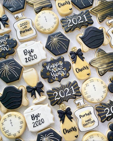 Royal Frosting, 21st Bday Ideas, New Years Cookies, Cookies Decoradas, Royal Iced Cookies, Minute To Win, Minute To Win It, Cookie Party, Delicious Cookie Recipes