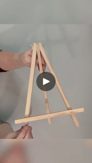 Diy Wood Easel Stand, Hobby Lobby Craft Ideas, Diy Display Shelf, Diy Trays, Making Shelves, Diy Easel, Hobby Lobby Crafts, Craft Room Organization Diy, Tree Shelf