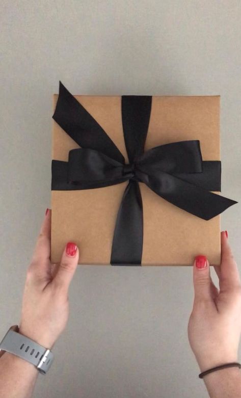 Simple Gift Box Ideas, Box Hampers Idea, Simple Birthday Gifts For Him, Box Gift Ideas Boyfriend For Him, Diy Gift Box Ideas How To Make, Simple Hampers Ideas, Box Present Ideas, Creative Gift Box Ideas, Present Box Ideas