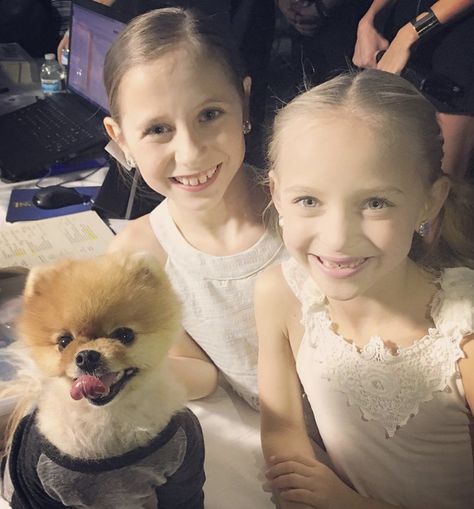 Dance Moms Minis, Dance Moms Memes, Elliana Walmsley, Dance Moms Funny, Rare Photos, Dance Moms, Aesthetic Photo, Baby Face, Ballet