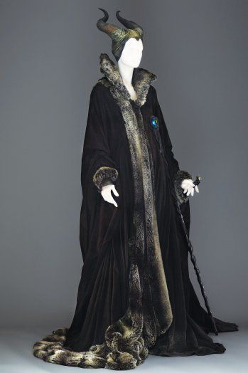 'MALEFICENT': INSIDE THE COSTUMES OF ANGELINA JOLIE'S DISNEY VILLAIN Maleficent Costume, Paul Poiret, Charles James, 1910s Fashion, French Fashion Designers, Costume Institute, Turkish Fashion, Roaring Twenties, Edwardian Fashion