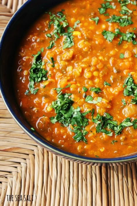 Red Lentil Soup Recipe, Moroccan Recipes, Lentil Soup Recipes, Red Lentil Soup, Detox Soup, Lentil Recipes, Moroccan Food, Vegan Soups, Spinach Recipes