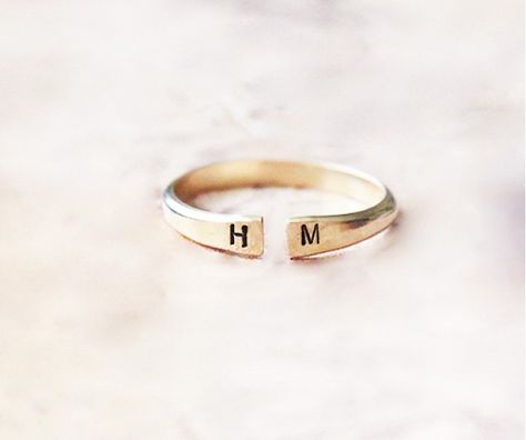 Found!+The+Best+Personalized+Jewelry+on+Etsy+via+@WhoWhatWear H And M, Twig Engagement Ring, Love Jewelry, Gold Ring Designs, Cadeau Photo, Customized Jewelry, Anniversary Jewelry, Bezel Set Diamond, Initial Ring