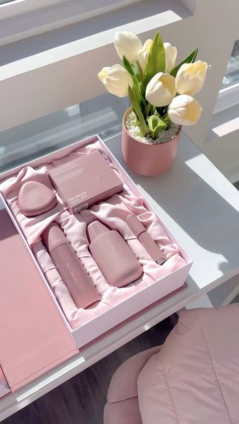 Rare Beauty Aesthetic Wallpaper, Spa Tools, Pr Boxes, Koleksi Makeup, Business Affirmations, Manifesting Dream Life, Selena Gomez Makeup, Pr Kit, Pr Package