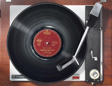 Kai Schaefer: World Records is a nostalgic look at vinyl record albums and the turntables used to play them (PHOTOS). Lp Player, Old Record Player, Vinyl Albums, Retro Record Player, Vinyl Player, Records Vinyl, Dj Setup, 광고 디자인, Vinyl Record Player