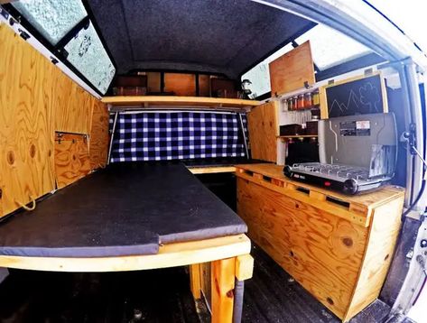 15 Homemade DIY Truck Bed Camper Designs For Easy Camping Lightweight Truck Campers, Diy Truck Bedding, Pickup Trucks Camping, Truck Camper Shells, Truck Toppers, Camper Beds, Diy Camper Trailer, Truck Bed Camping, Truck Bed Camper