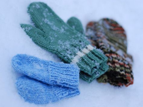 Learn to Knit....a post from SouleMama Christmas Knitting, Some Ideas, Winter Glove, Yarn, Sewing, Knitting, Christmas