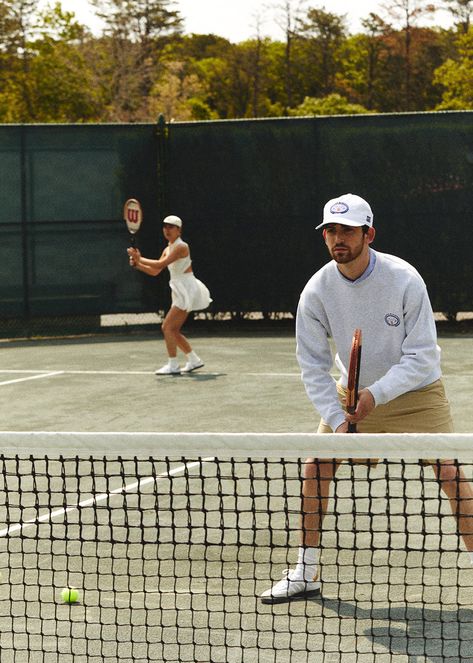 Tennis Photoshoot Ideas Couple, Couple Tennis Photoshoot, Couple Playing Tennis, Tennis Engagement Photos, Tennis Prewedding, Tennis Couple Aesthetic, Tennis Couple, Tennis Court Photoshoot, Tennis Photoshoot