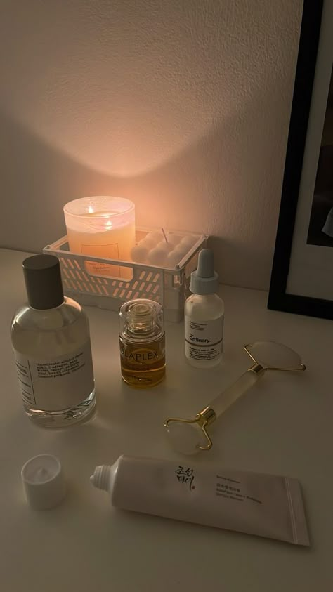 Skincare Night Aesthetic, Skin Care Picture Ideas, Night Skincare Aesthetic, Skincare Night Routine, Night Routine Skincare, Skin Care Pictures, Clean Lifestyle, Pretty Skin Care, Pretty Skin