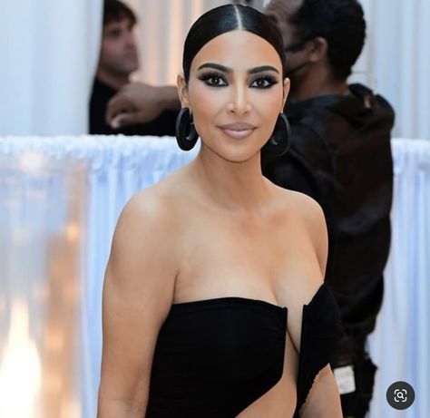 Kim K Smokey Eye, Kim Kardashian Smokey Eye, Kardashian Smokey Eye, Kim Kardashian Makeup, Kardashian Photos, Glam Makeup Look, Keeping Up With The Kardashians, Kim K, Sleek Hairstyles