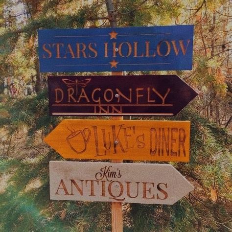 Gilmore Girls Stars Hollow, Gilmore Girls Party, Moses Malone, Dragonfly Inn, Gilmore Girls Luke, Hollow Book, Gilmore Girl, Lorelai Gilmore, Directional Signs