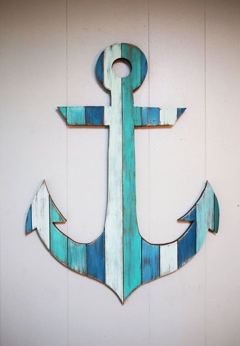 HomelySmart | 12 Breezy Coastal Decorating Ideas You'll Fall In Love With - HomelySmart Anchor Painting, Anchor Wall Art, Wood Anchor, Hantverk Diy, Deco Marine, Diy Wand, Beachy Decor, Pallet Art, Beach Crafts