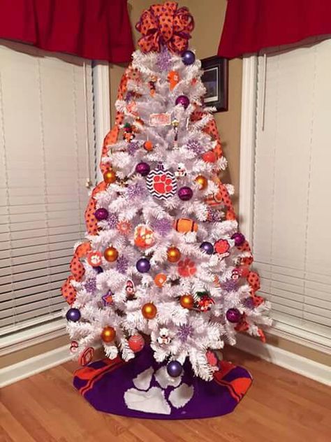 I want and will have this tree next/this year!!! Gorgeous now I'm jealous!!! Clemson Crafts, Clemson Baby, Clemson Tailgating, Auburn Tigers Football, Clemson Tigers Football, Clemson Fans, Clemson Football, Cheap Christmas Gifts, Clemson University