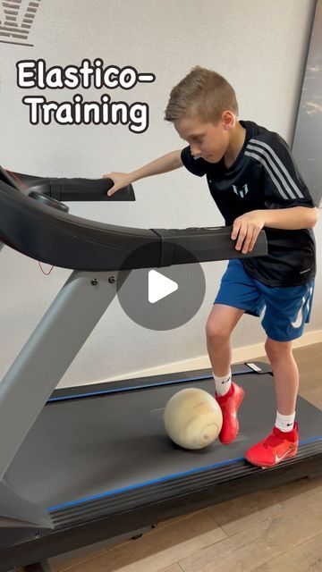 7.3M views · 477K likes | SW15.u10 on Instagram: "#elastico #treadmill #sw15 #training #fussball #viral #sports #football #skills #soccer #u10 #kinderfussball" Best Football Skills, Running Drills, Football Skills, Soccer Workouts, Soccer Drills, E Last, Soccer Skills, Sports Football, Soccer Training