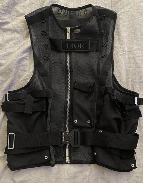 Tactical Vest Women, Tech Vest Outfit, Tactical Fashion Mens, High Tech Outfit, Tactical Vest Outfit, Clothes Design Men, Tyrique Hyde, Tactical Vest Fashion, Techwear Vest