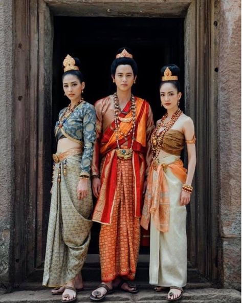 Indonesian Wedding, Thai Clothes, Period Costumes, Buddhist Art, Western Outfits, Life Is Beautiful, Traditional Outfits, Beautiful Outfits, Art Style