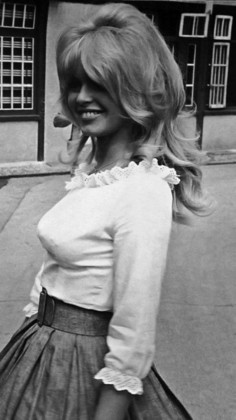 Brigitte Bardot.  A George Vreeland Hill Pinterest post. Bridgitte Bardot Hair, Brigitte Bardot Young, Brigitte Bardot Hair, Bardot Hair, Bridgette Bardot, France Fashion, Emma Peel, Bridget Bardot, Fashion Vogue