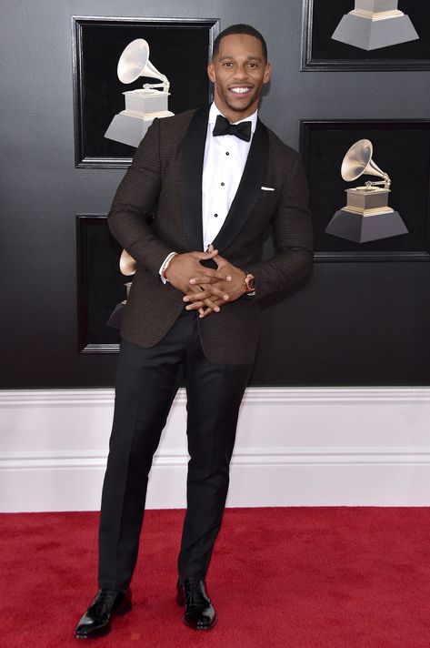 Brown Tuxedo, Best Dressed Men, Victor Cruz, Drippy Fits, Dapper Mens Fashion, Party Jackets, The Grammys, Best Dressed Man, In Shock