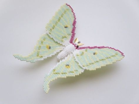 Bead Bugs, Beaded Insects, Beading Animals, Pony Bead Projects, 3d Beading, Beaded Banners, Beaded Butterfly, Moon Moth, Beaded Jewelry Bracelets