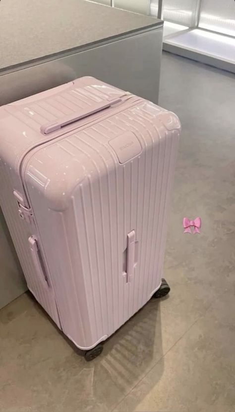 Pink Rimowa Suitcase, Big Suitcase Aesthetic, Rimowa Luggage Pink, Pink Luggage Aesthetic, Pink Suitcase Aesthetic, Pink Rimowa, Luggage Aesthetic Airport, Rimowa Luggage Aesthetic, Aesthetic Suitcase