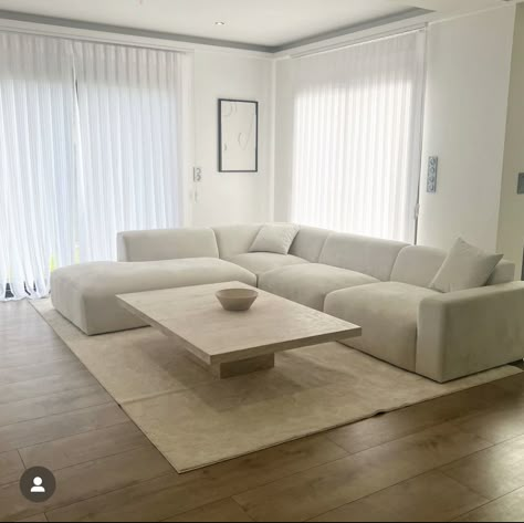 All White Living Room, Dark Wood Flooring, Modern Apartment Living Room, Casa Clean, Living Room Minimalist, Room Minimalist, Apartment Living Room Design, Dream Apartment Decor, Casa Vintage