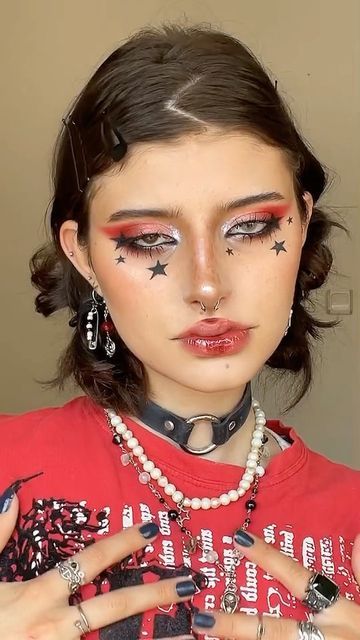 liza on Instagram: "since everyone is obsessed with stars right now ( me included)" 70s Punk Makeup, Rock Concert Makeup, Rock Star Makeup, 70’s Makeup, Concert Makeup Looks, Rock Makeup, Funky Makeup, Concert Makeup, 70s Makeup