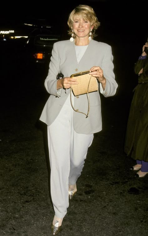 1993 from Martha Stewart Through the Years on E! Online Martha Stewart Photos, Martha Stewart 90s Style, Martha Stewart Outfits, Young Martha Stewart, Martha Stewart Wedding, Women In Their 40s, Nancy Meyers, Sandra Oh, Martha Stewart Living