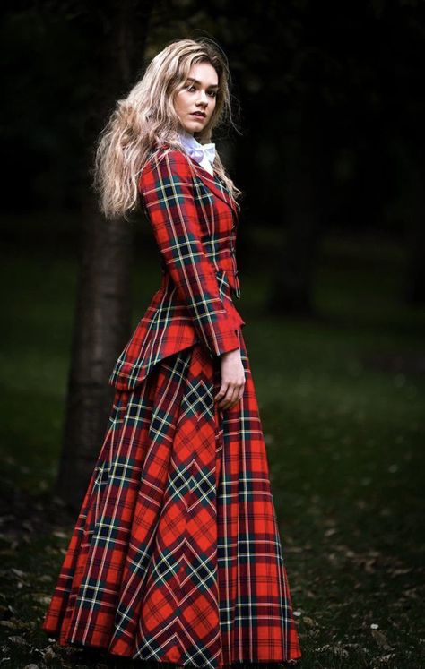 Scottish Cosplay, Tartan Coat, Tartan Clothing, Tartan Fashion, Great Scot, Robes Vintage, Lady Mary, Tartan Dress, Red Tartan