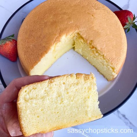 Chinese sponge cake Chinese Fluffy Cake, Almond Chiffon Cake, Mini Chinese Sponge Cake, Asian Sponge Cake, Easy Chiffon Cake Recipe, Best Chiffon Cake Recipe, Moist Sponge Cake Recipe, Light Sponge Cake, Korean Sponge Cake Recipe