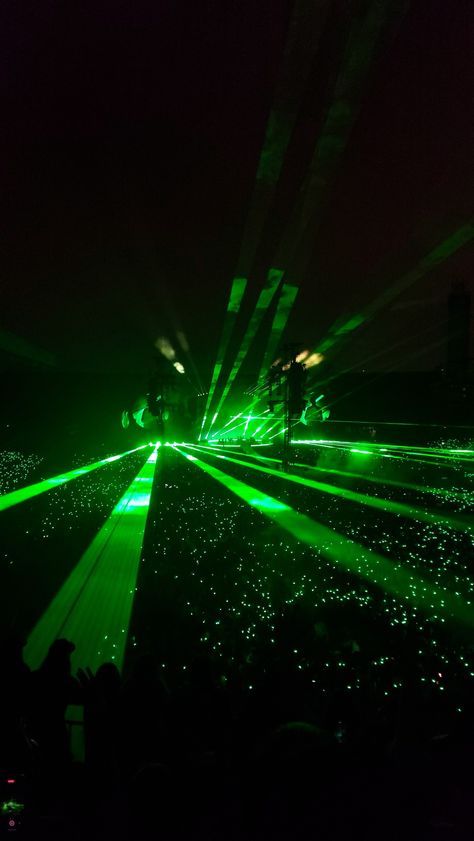 #concert #show #music #green #lights #aesthetic #concertlife Green Microphone Aesthetic, Green Concert Aesthetic, Green Lights Aesthetic, Green Music Aesthetic, Character Claims, Neat Aesthetic, Disco Aesthetic, Concert Lights, Lights Aesthetic