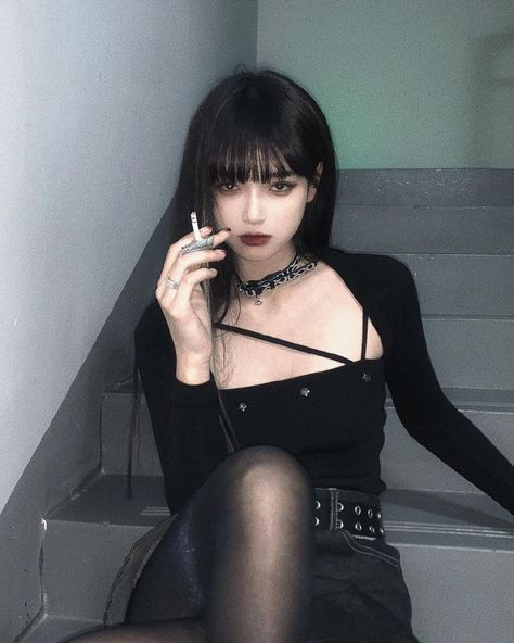 Asian Goth, Rocker Outfit, Aesthetic Grunge Outfit, Goth Women, Grunge Girl, Uzzlang Girl, Real Girls, Ulzzang Girl, Hairstyles With Bangs