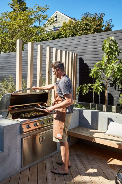 Modular Outdoor Kitchens, Concrete Retaining Walls, Dream Yard, Space Photography, Interior Minimalista, Built In Seating, Backyard Makeover, Roof Garden, Outdoor Grill