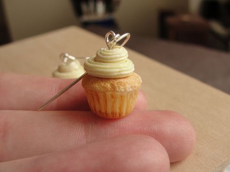 Cupcake Earring | Flickr - Photo Sharing! Clay Cupcake, Cupcake Jewelry, Polymer Clay Cupcake, Cupcake Earrings, Vanilla Icing, Miniature Food Jewelry, Food Earrings, Polymer Clay Jewelry Diy, Polymer Clay Miniatures