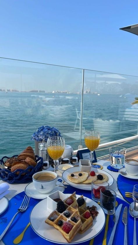 Couples Cruise, Summertime Madness, Pretty Alcoholic Drinks, Dubai Food, Dubai Aesthetic, My Breakfast, Dinner Cruise, Adventure Aesthetic, Healthy Food Motivation