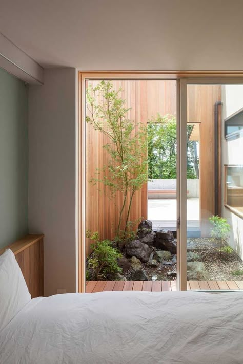 Indoor Courtyard, Zen Interiors, Porch Door, Japanese Home Design, Zen House, Japanese Style House, Courtyard Design, Internal Courtyard, Japanese Interior Design