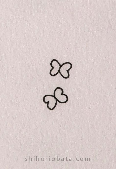 Simple Drawings Of Butterflies, Doodle Ideas Butterfly, Drawing Of A Butterfly Easy, Cute Small Butterfly Drawings, Easy Small Butterfly Drawing, Butterfly Art Easy, Easy Things To Draw Butterfly, Notecard Drawings Easy, Butterfly Doodle Aesthetic