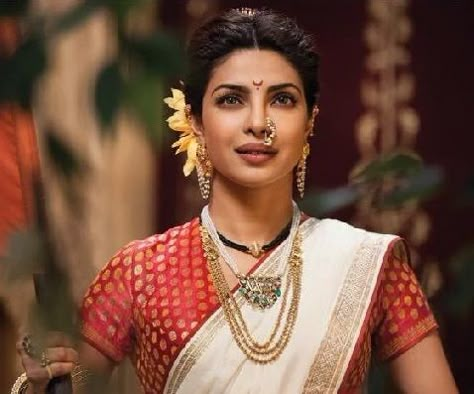 Priyanka Chopra Saree In Bajirao Mastani Bajirao Mastani, Nauvari Saree, Saree Blouse Patterns, Indian Photoshoot, Indian Woman, Indian Aesthetic, Saree Look, Priyanka Chopra, Traditional Clothing