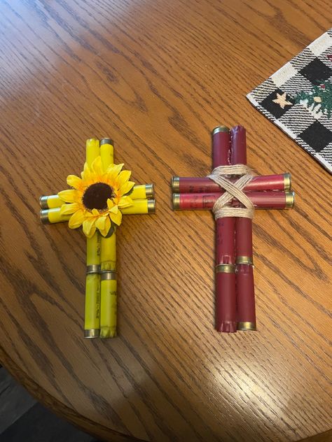 Shotgun Shell Ornaments, Western Crafts Diy, Shotgun Shell Art, Craft Fair Ideas, Bullet Casing Crafts, Shotgun Shell Crafts, Bullet Crafts, Trap Shooting, Bullet Art