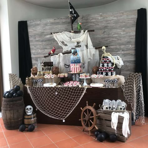 Pirates 4th birthday party | CatchMyParty.com Pirates Themed Birthday Party, Piarets Party, Pirate Party For Adults, Pirates Birthday Party Ideas Decoration, Pirates Party Decorations, Diy Pirate Party Decorations, Pirate Themed Desserts, Pirate Party Table Decor, Pirate Dessert Table