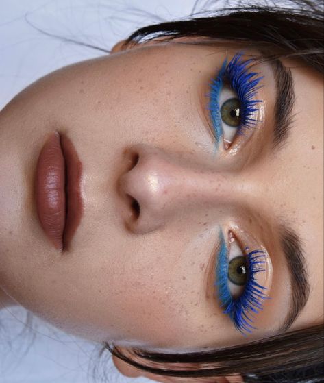 Colourful Mascara Looks, Coloured Mascara Looks, Mascara Looks, Colour Mascara, Blue Lashes, Colored Mascara, Maquillage On Fleek, 70s Makeup, 80s Makeup