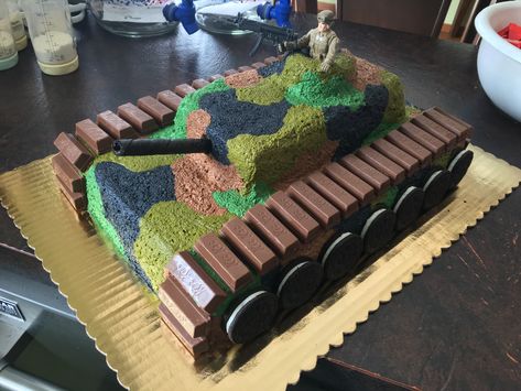 Kids Army Cake Ideas Boy Birthday, Camouflage Cake Ideas, Army Cakes For Boys, Army Man Cake, Army Cake Design, Army Cake Ideas, Military Birthday Cake, Army Themed Cake, Army Birthday Party Ideas