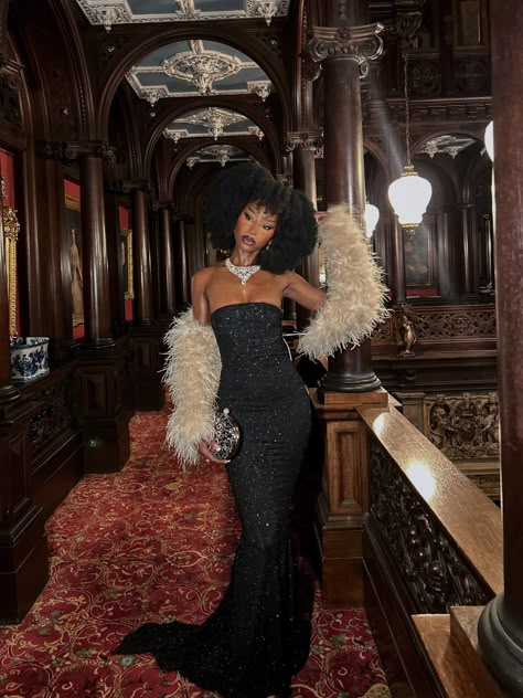 Gatsby Themed Dress, Masquerade Theme Dresses, Great Gatsby Gown Classy, The Great Gatsby Black Women, Black Women 1920s Fashion, 20s Fashion Black Women, Great Gatsby Outfit Black Women, Casino Themed Prom Dress, Burlesque Theme Party Outfit