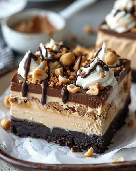 No Bake Peanut Butter Brownie Cheesecake, No Bake Peanut Butter Cheesecake Bars, No Bake Buckeye Cheesecake, No Bake Buckeye Bars, No Bake Buckeye Cheesecake Bars, Freezable Desserts, Buckeye Cheesecake Bars, Cheesecake Bars Recipes, Buckeye Cheesecake