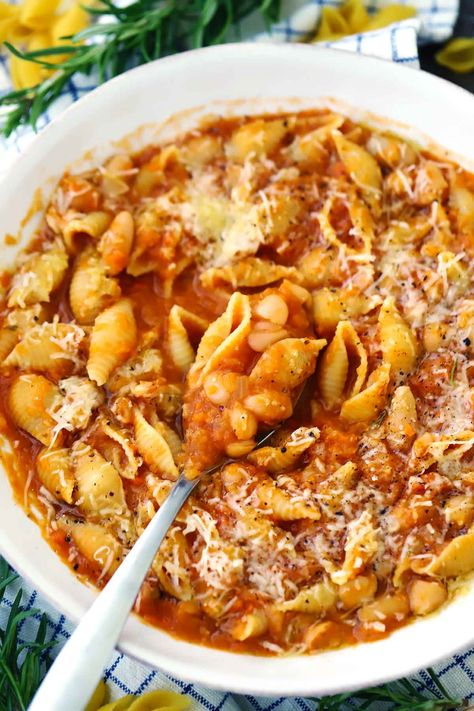 This authentic Pasta e Fagioli (also known as pasta fazool) is a one-pot Italian Pasta and Beans recipe that's cheap, comforting, and easy to make! #pasta #ItalianRecipes Pasta With Beans Recipe, Pasta Fazool Recipe Italian, Pasta Fagioli Authentic, Beans And Pasta Recipe, Authentic Pasta Fagioli, Pasta And Beans Recipe, Homeless Food, Pasta Fagoli, Pasta With Beans