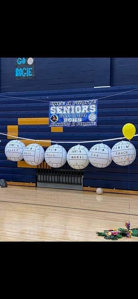 Basketball Senior Night Decoration Ideas, Volleyball Backdrop Ideas, Volleyball Parade Float Ideas, Volleyball Banquet Decorations, Senior Volleyball Table Ideas, Senior Night Themes Volleyball, Volleyball Senior Locker Decorations, Volleyball Floats For Parade, Senior Night Tables Volleyball