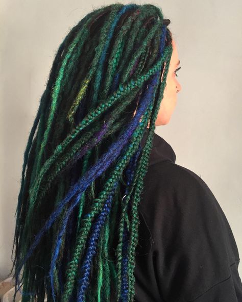 Green Dreadlocks, Yarn Wigs, Dread Hair Extensions, Dread Hair, Dreadlocks Braids, Dreads Extensions, Yarn Wig, Dread Head, Braided Dreadlocks