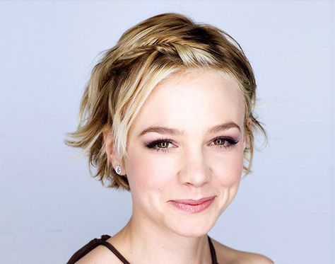 10 Hair Tricks to Get Your Hair Through the Awkward Phase Kort Bob, Growing Out Hair, Grown Out Pixie, Dunner Wordend Haar, Braided Bangs, Carey Mulligan, Growing Out Short Hair Styles, Choppy Hair, Short Choppy Hair