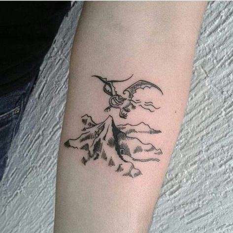 Smaug Tattoo, Serious Tattoos, Hobbit Tattoo, Tolkien Tattoo, Ring Tattoo Designs, Lotr Tattoo, Rings Tattoo, Lord Of The Rings Tattoo, Nerdy Tattoos